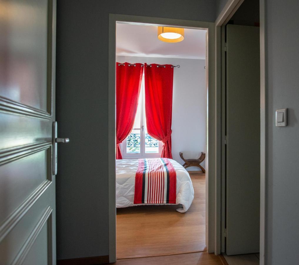 Logis Hotel De La Tour Libourne Exterior photo